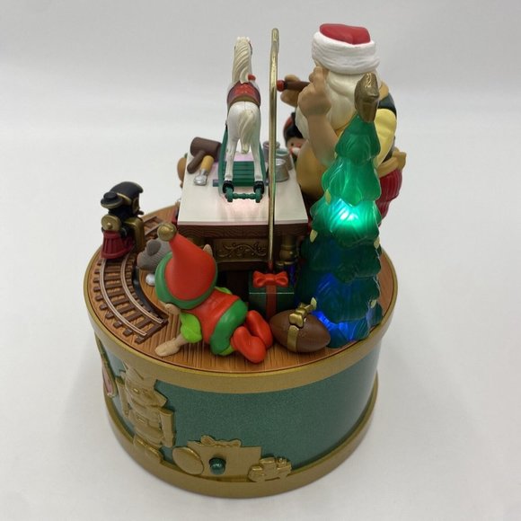 2022 HALLMARK SANTA'S WORKSHOP WONDERS MAGIC LIGHT SOUND & MOTION Ornament - Picture 13 of 16
